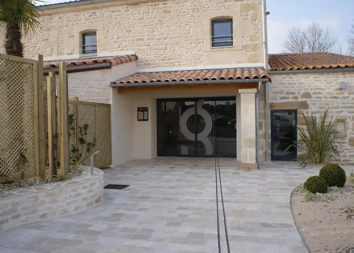 Hôtel accueillant les animaux: The Originals Boutique, Hôtel La Grange, Niort (Qualys-Hotel)